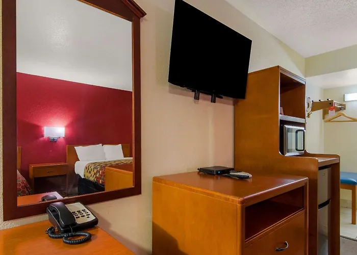 Econo Lodge Goldsboro Hwy 70