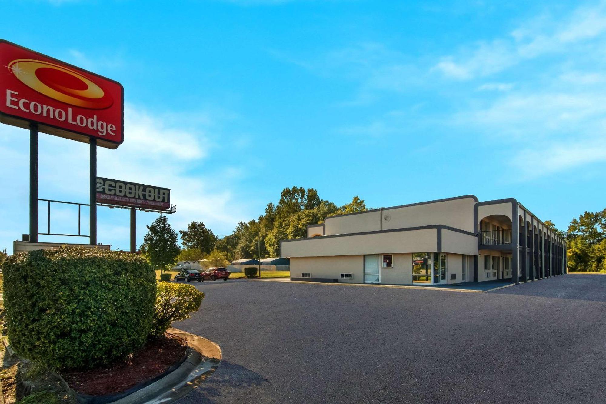 Lodge Econo Hwy 70 *