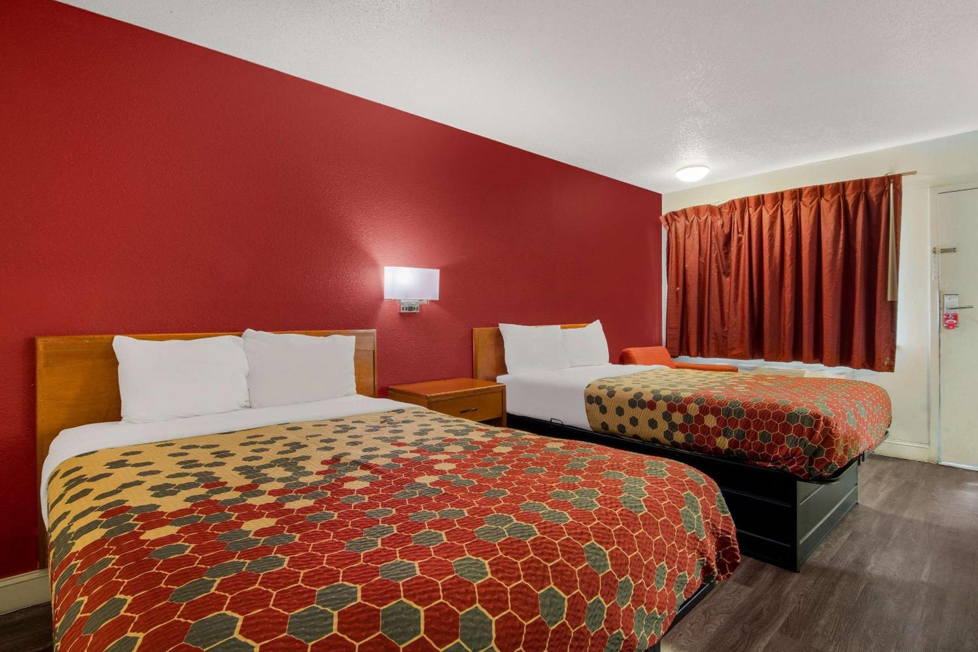 Econo Hwy 70 Lodge *