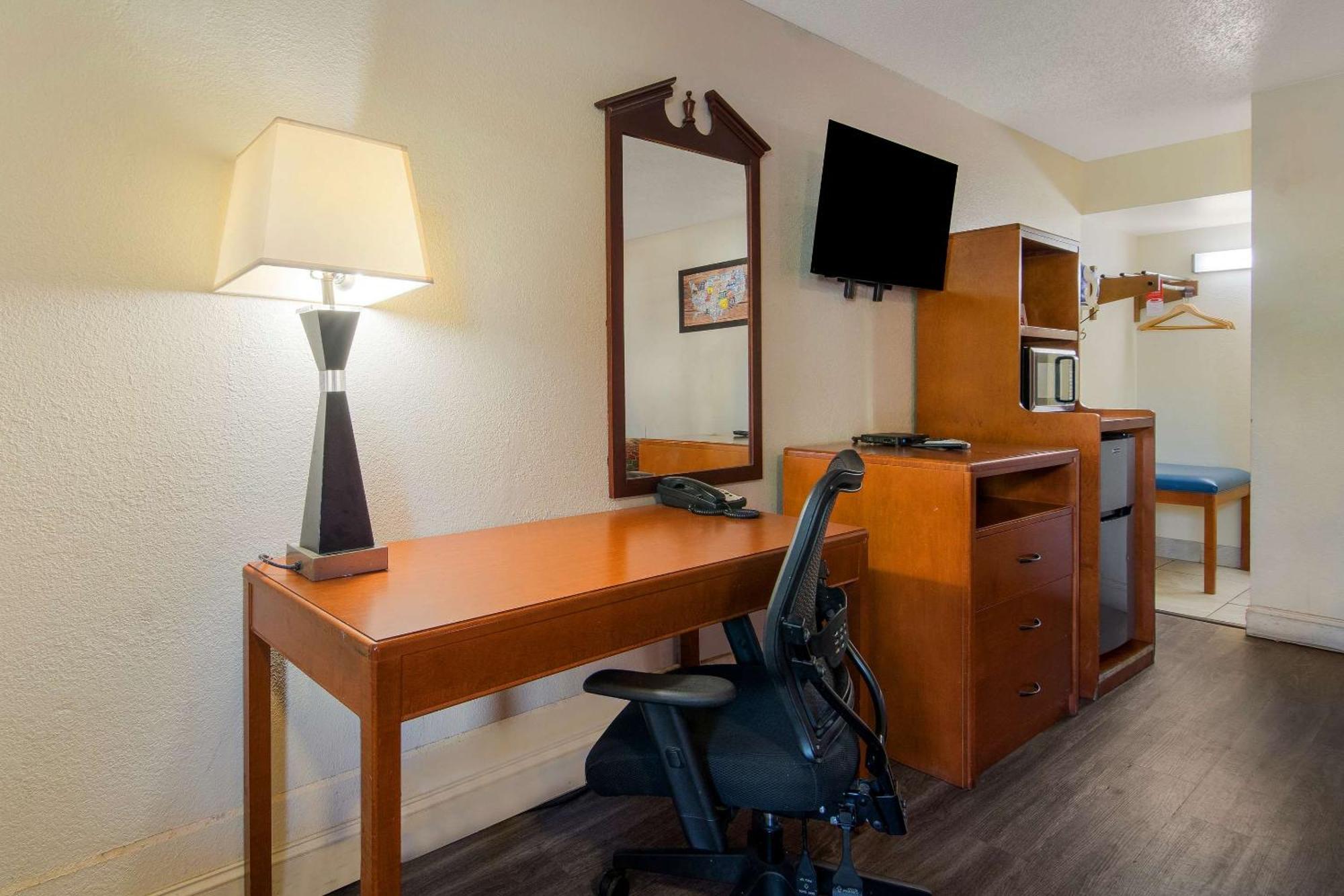 Lodge Econo Hwy 70 Goldsboro