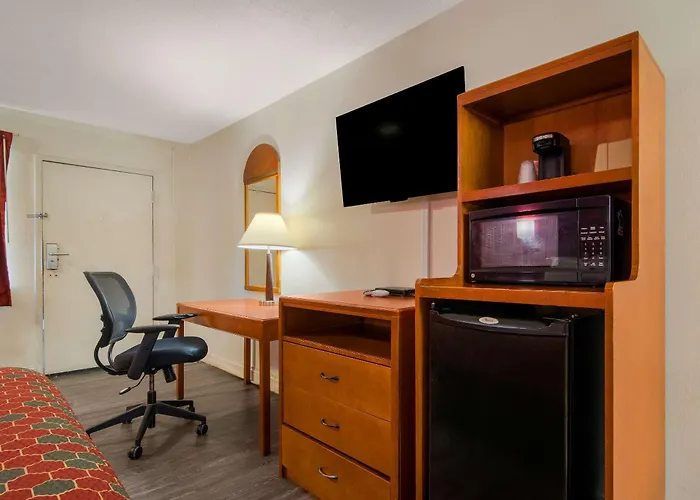 Econo Lodge Goldsboro Hwy 70