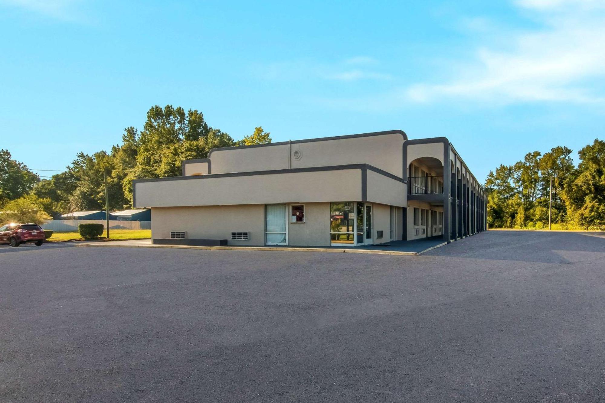 Lodge Econo Hwy 70